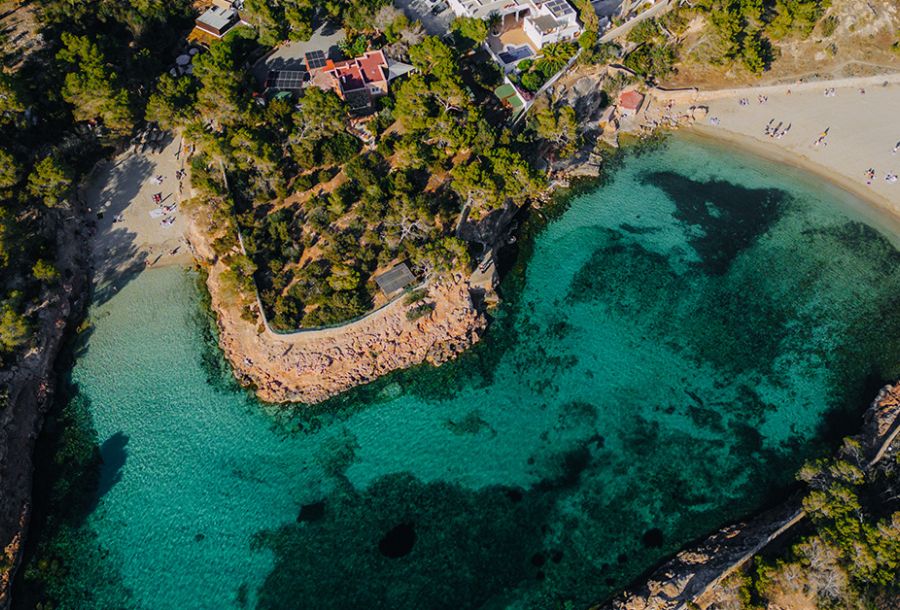5 playas bonitas de Ibiza cercanas a Las Mimosas